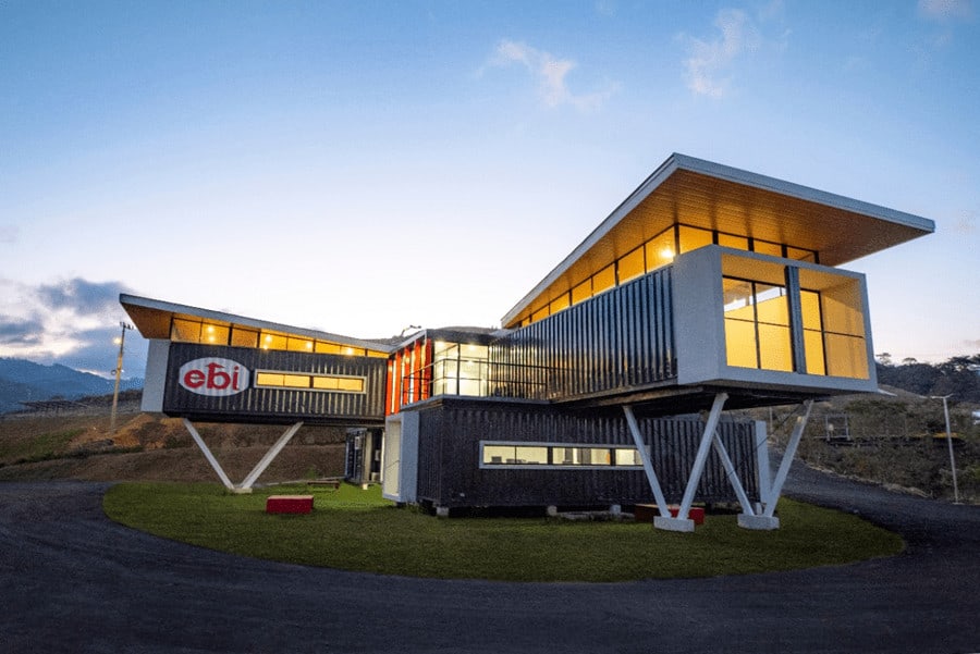Bâtiment modulaire en conteneurs maritimes